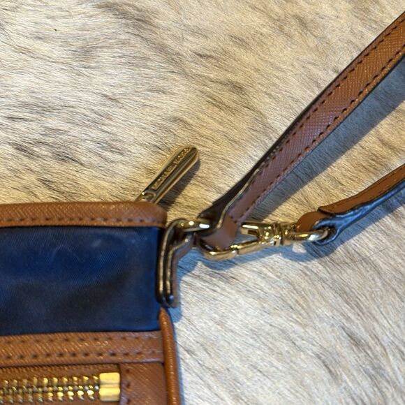 MICHAEL Michael Kors Navy Brown Gold Kempton Wristlet Clutch - Picture 3 of 6